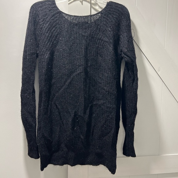 Ladie’s Talula by Aritzia Black Crew Neck Sweater Size Medium - Picture 4 of 4